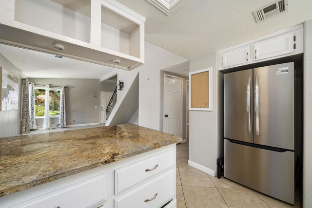 386 Tava Lane, Palm Desert, CA 92211