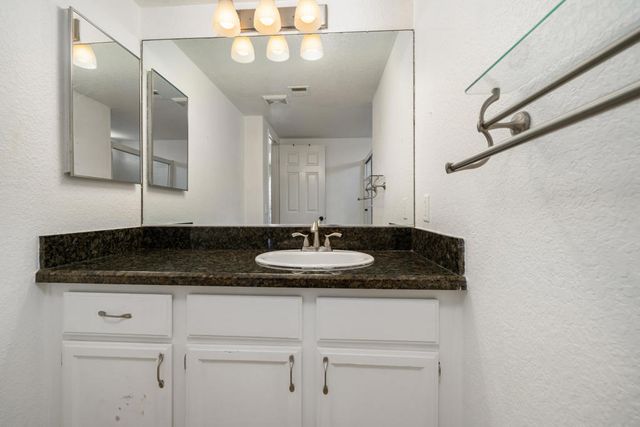 386 Tava Lane, Palm Desert, CA 92211