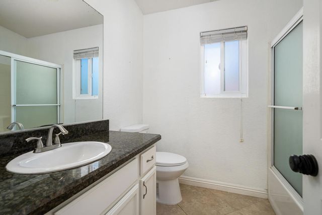 386 Tava Lane, Palm Desert, CA 92211