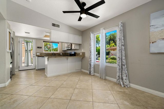 386 Tava Lane, Palm Desert, CA 92211