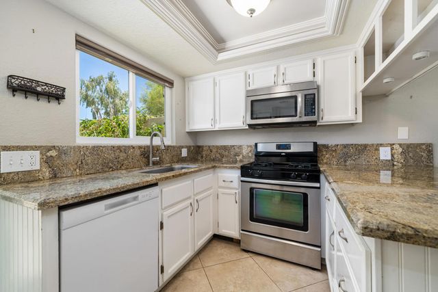 386 Tava Lane, Palm Desert, CA 92211