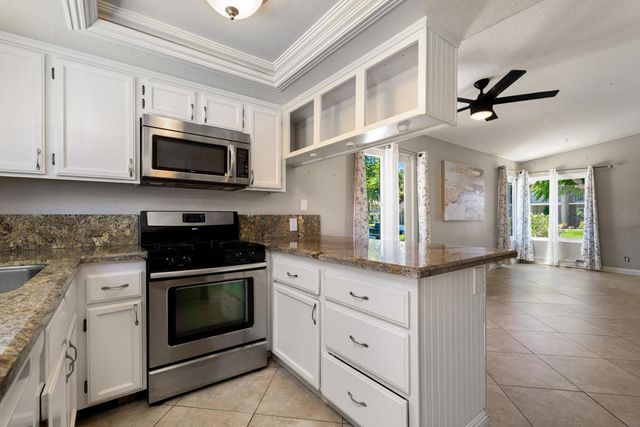 386 Tava Lane, Palm Desert, CA 92211