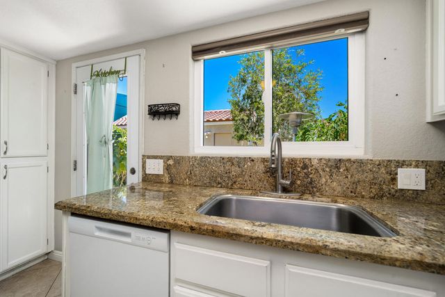 386 Tava Lane, Palm Desert, CA 92211