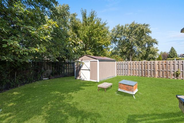 601 Derbyshire Lane, Bolingbrook, IL 60440