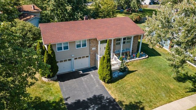 601 Derbyshire Lane, Bolingbrook, IL 60440