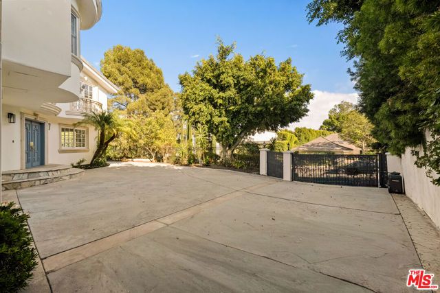 1109 Pine Drive, Beverly Hills, CA 90210