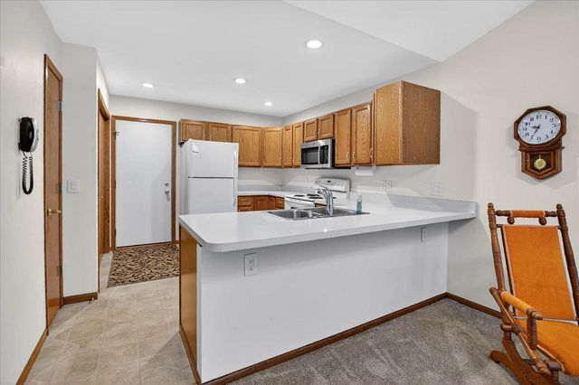 185 N Musket Ridge Drive, Sun Prairie, WI 53590