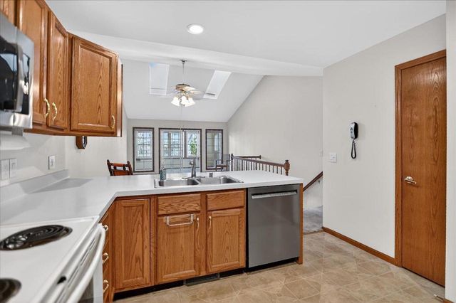 185 N Musket Ridge Drive, Sun Prairie, WI 53590