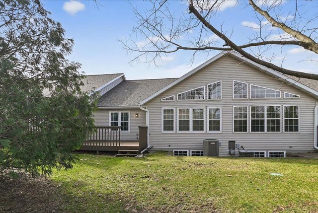 185 N Musket Ridge Drive, Sun Prairie, WI 53590