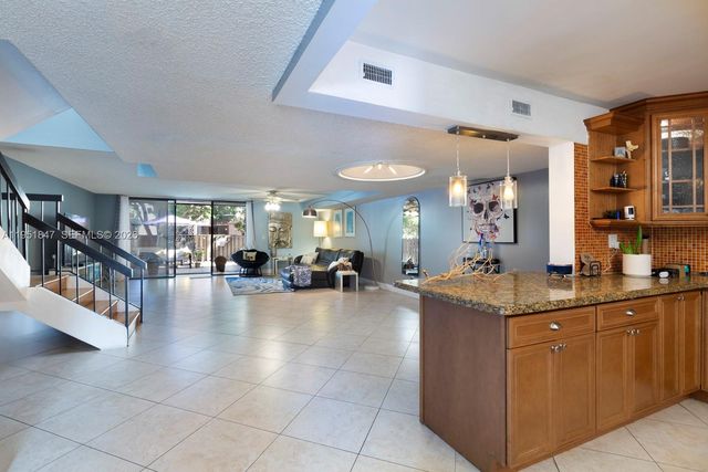 20537 NE 6th Ct, Miami, FL 33179