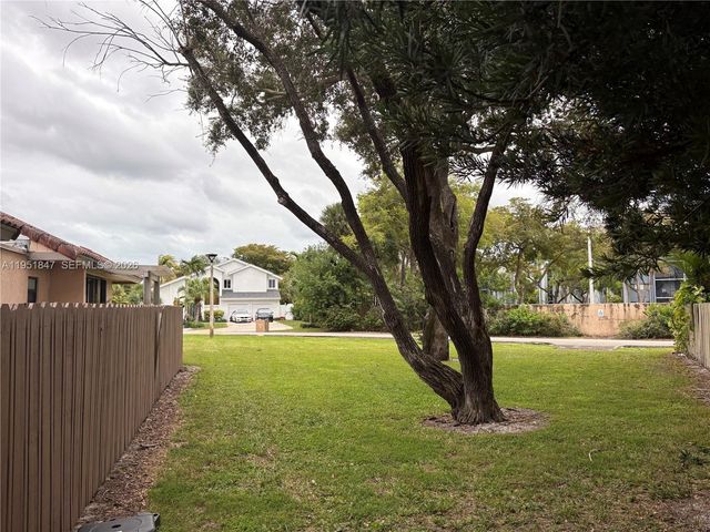 20537 NE 6th Ct, Miami, FL 33179