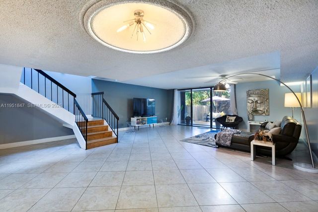 20537 NE 6th Ct, Miami, FL 33179