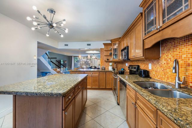 20537 NE 6th Ct, Miami, FL 33179