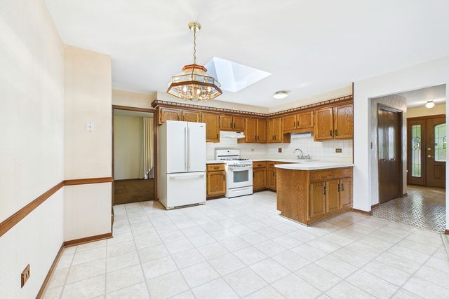 3529 Burgess Place, Darien, IL 60561
