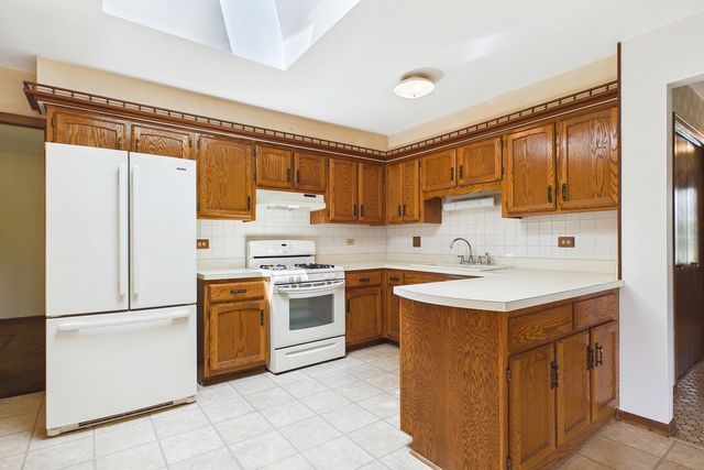 3529 Burgess Place, Darien, IL 60561