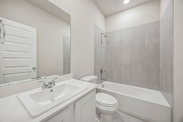 493 Hocking Hills Drive, Waxahachie, TX 75165