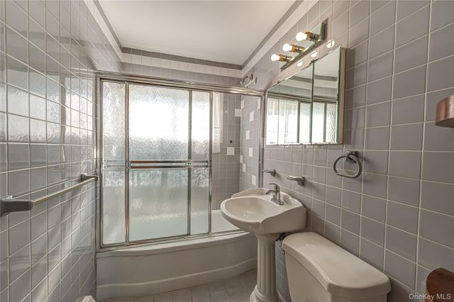 54 Ramble Lane, Levittown, NY 11756