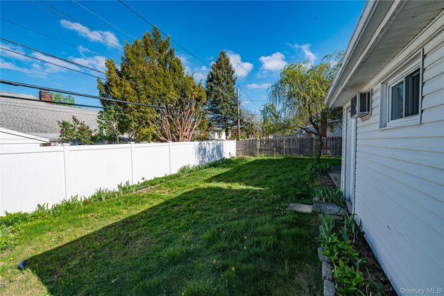 54 Ramble Lane, Levittown, NY 11756