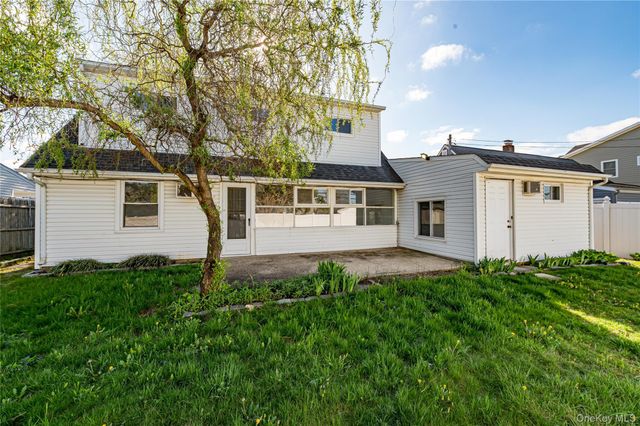 54 Ramble Lane, Levittown, NY 11756