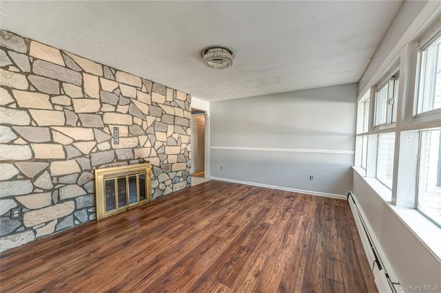 54 Ramble Lane, Levittown, NY 11756