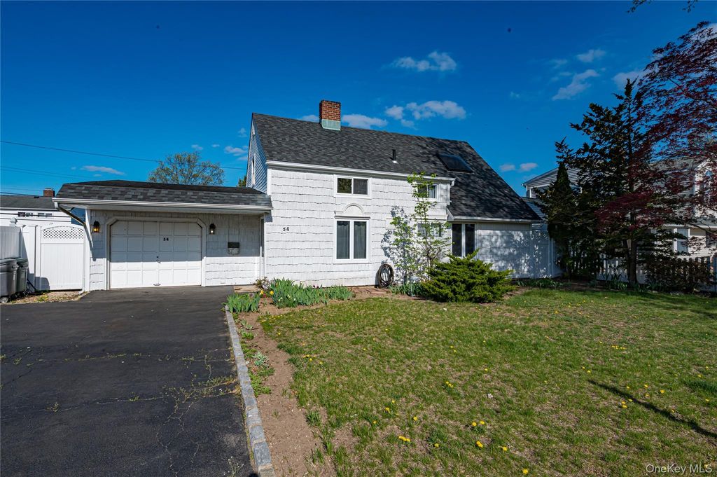 54 Ramble Lane, Levittown, NY 11756