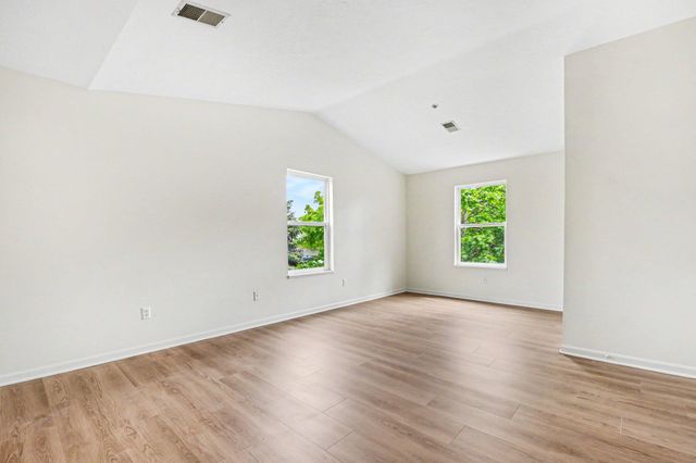 3101 Poplar Creek Drive SE 302, Grand Rapids, MI 49512