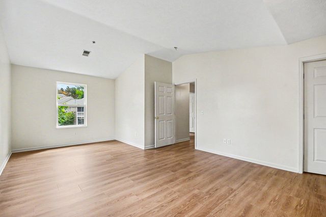 3101 Poplar Creek Drive SE 302, Grand Rapids, MI 49512