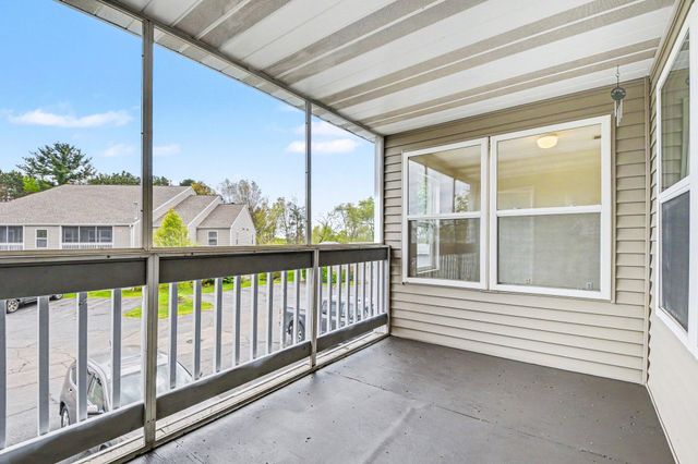 3101 Poplar Creek Drive SE 302, Grand Rapids, MI 49512