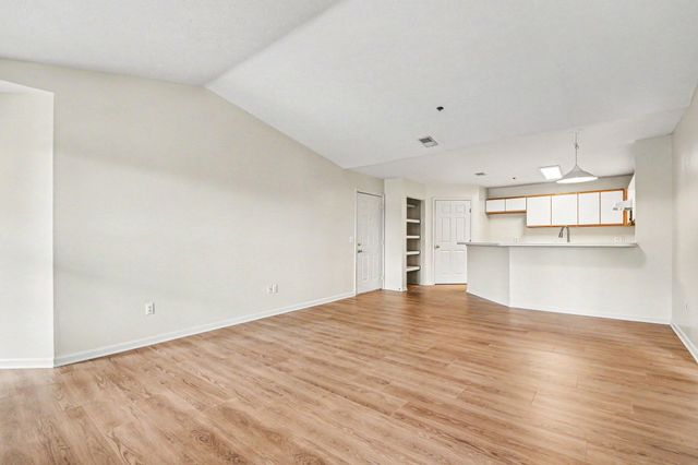 3101 Poplar Creek Drive SE 302, Grand Rapids, MI 49512