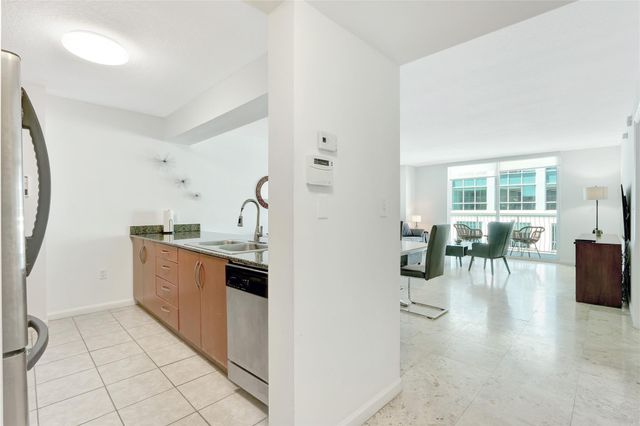 1200 Brickell Bay Drive 3906, Miami, FL 33131