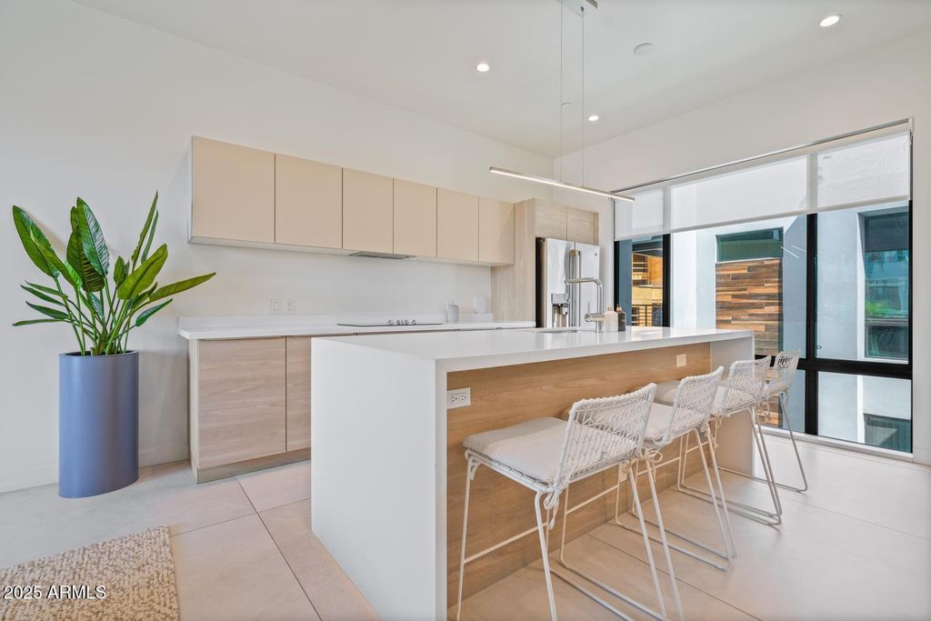 7300 E Minnezona Avenue 1003, Scottsdale, AZ 85251