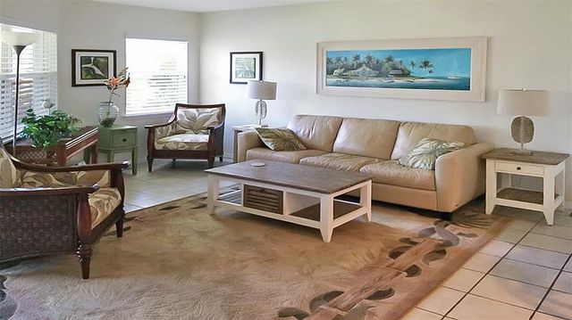 1327 SIESTA BAYSIDE DRIVE 1327-C, Sarasota, FL 34242