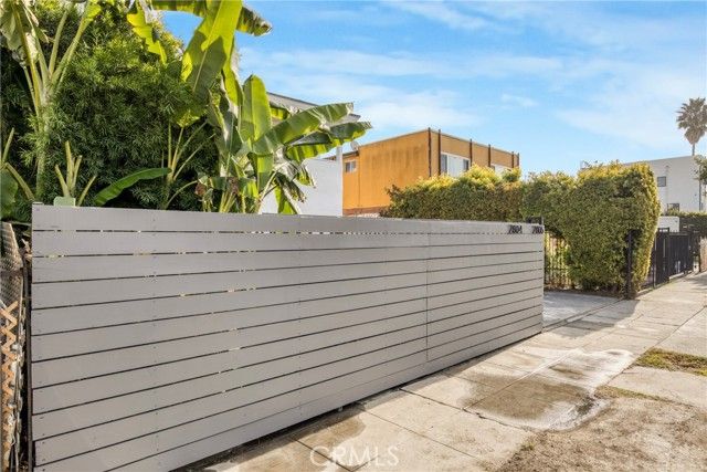 2806 S Norton, Los Angeles, CA 90018