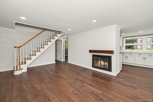 94 E East Way, Mount Kisco, NY 10549