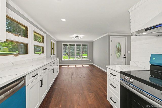 94 E East Way, Mount Kisco, NY 10549