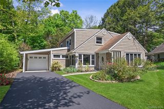 94 E East Way, Mount Kisco, NY 10549