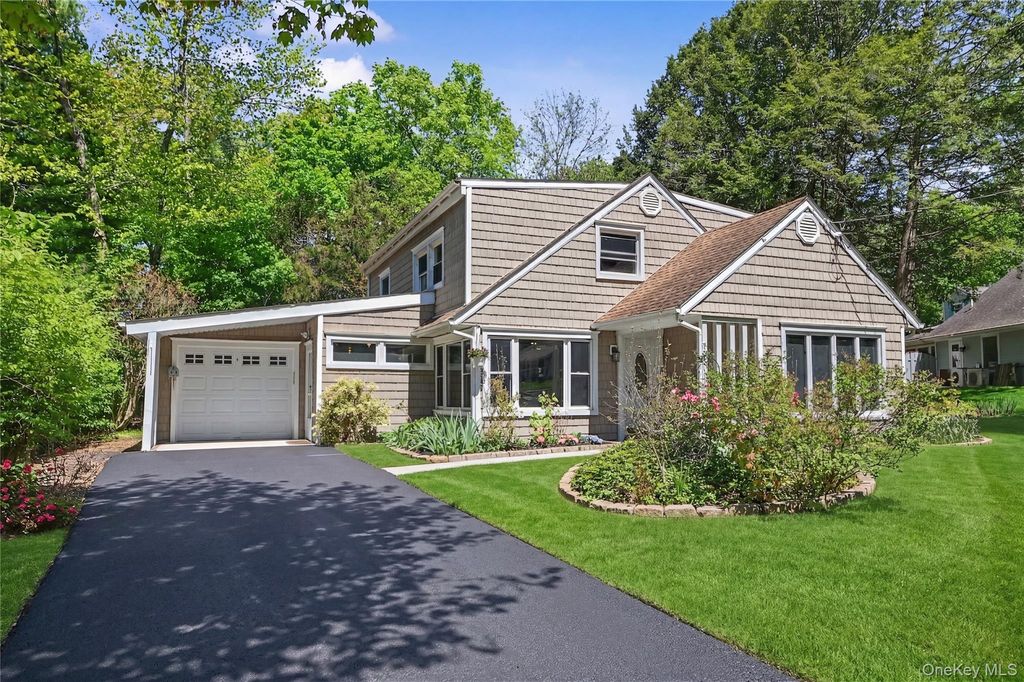 94 E East Way, Mount Kisco, NY 10549