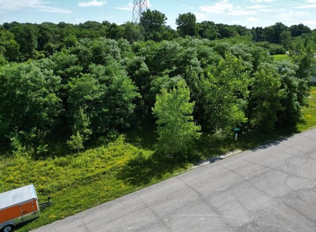 521 Scenic View Avenue, Valparaiso, IN 46385