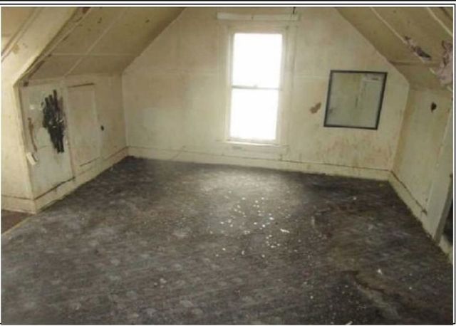 215 N 4th St, Youngwood, PA 15697