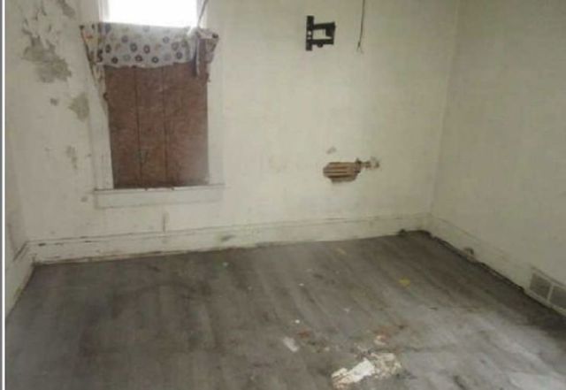 215 N 4th St, Youngwood, PA 15697