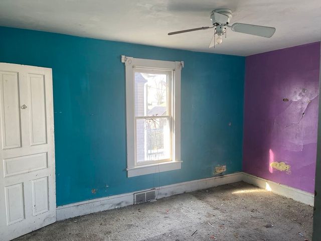 215 N 4th St, Youngwood, PA 15697