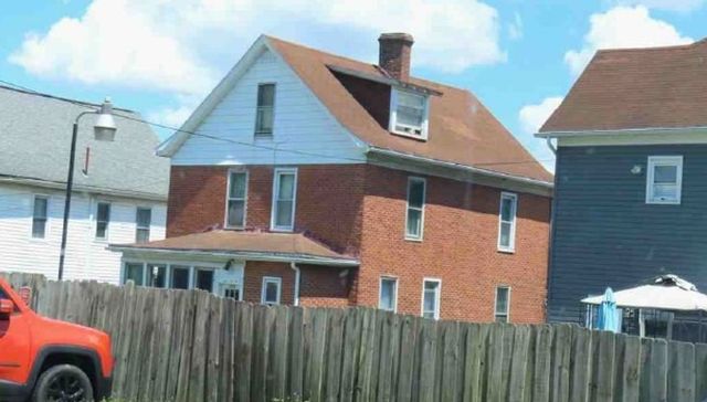 215 N 4th St, Youngwood, PA 15697