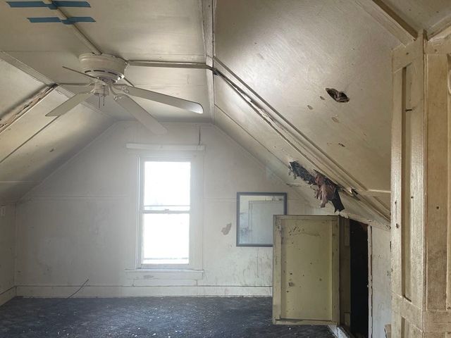 215 N 4th St, Youngwood, PA 15697