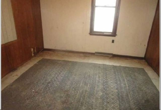 215 N 4th St, Youngwood, PA 15697