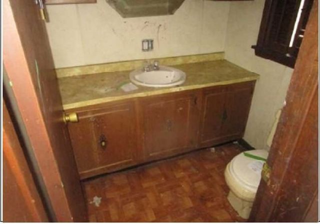 215 N 4th St, Youngwood, PA 15697