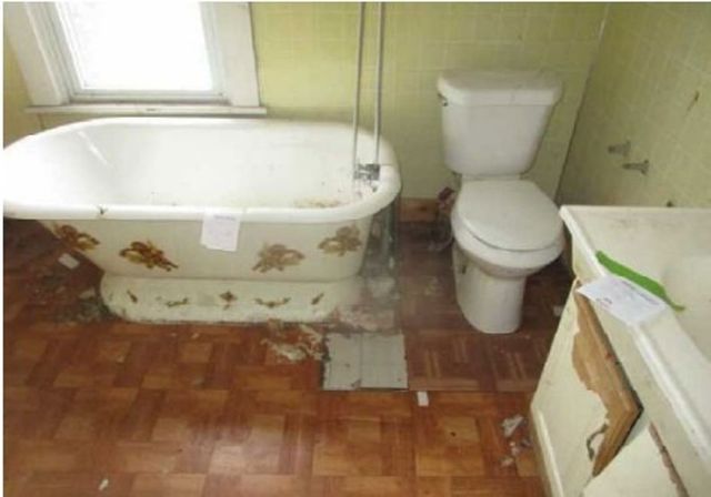 215 N 4th St, Youngwood, PA 15697