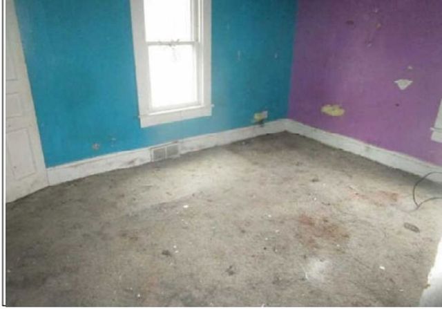 215 N 4th St, Youngwood, PA 15697