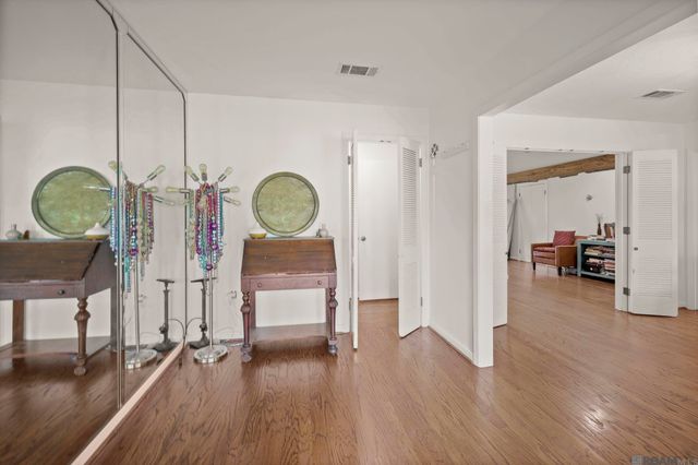 1056 E Lakeview Dr, Baton Rouge, LA 70810