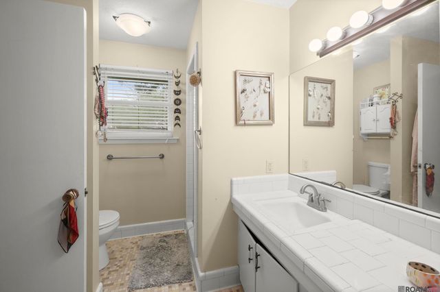 1056 E Lakeview Dr, Baton Rouge, LA 70810