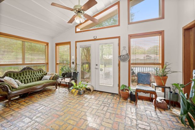 1056 E Lakeview Dr, Baton Rouge, LA 70810